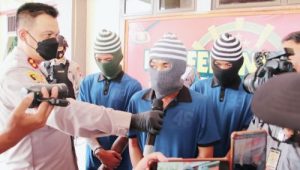Ngaku Polisi, Pelaku Todongkan Senjata Api Mainan Untuk Rampas HP Korban
