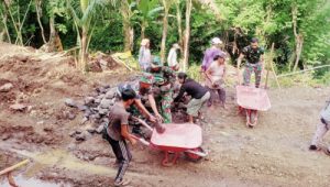 Warga Bercucuran Keringat di Hadapan TNI