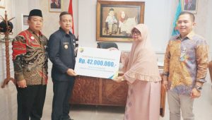 Pemkot Pekalongan Salurkan Santunan Kematian Takmir Masjid dan Lebe Lewat Program Batik Berlian