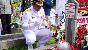 Irjen TNI Pimpin Upacara Ziarah Nasional HUT ke-80 TNI di TMP Kalibata