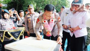 Kapolda Sulsel Resmikan Jembatan Gantung Dusun Pakka Desa Nepo Kabupaten Barru Sulsel