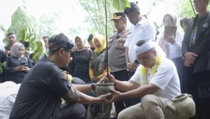 Wakil Bupati Tasikmalaya Hadiri Acara Ngarumat Hulu Cai Dalam Peringatan Hari Bumi 2026